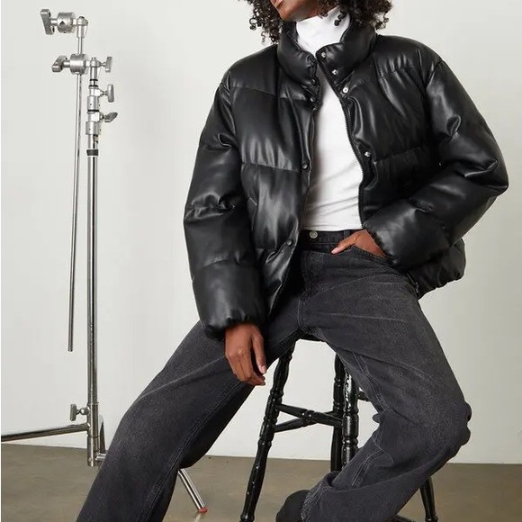 Velvet by Graham & Spencer Black leather puffer jacket women’s size small S - Picture 4 of 8